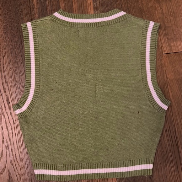 Women’s Cropped sleeveless Vest - Picture 4 of 5